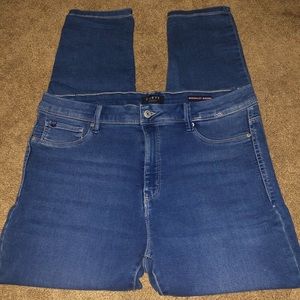 12 Curve Appeal Minimalist Jegging